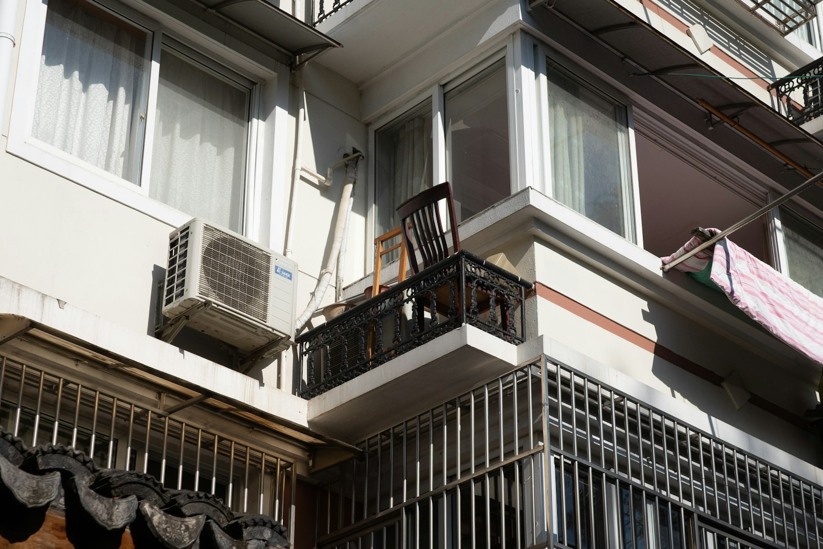El montamuebles en el Maresme: pisos sin ascensor y casas con desnivel